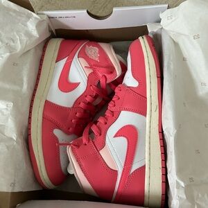 nike women’s air jordan 1 mid